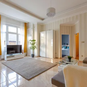 luxury-downtown-home-by-anna.inbudapesthotels.com/